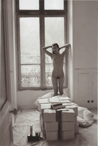 Milla Jovovich completely nude