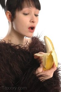 Furry Toxxxy eating a banana