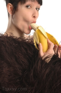 Furry Toxxxy eating a banana