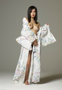 Konata slips out of kimono