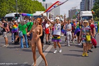 Dolly Dyson walking naked in Berlin