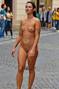 Isabelle walking naked on the street
