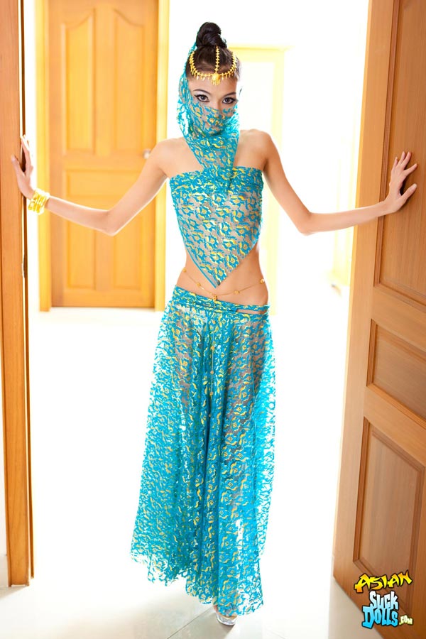 Petite Thai babe in authentic dress