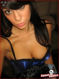 Jazmine taking selfshots
