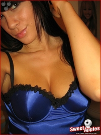 Jazmine taking selfshots