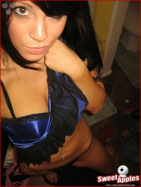 Jazmine taking selfshots