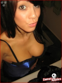 Jazmine taking selfshots
