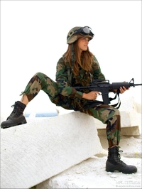 Maya in Commando