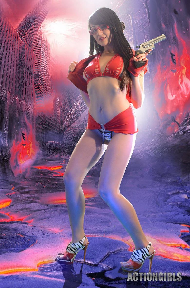 Sophia Jade In War Zone