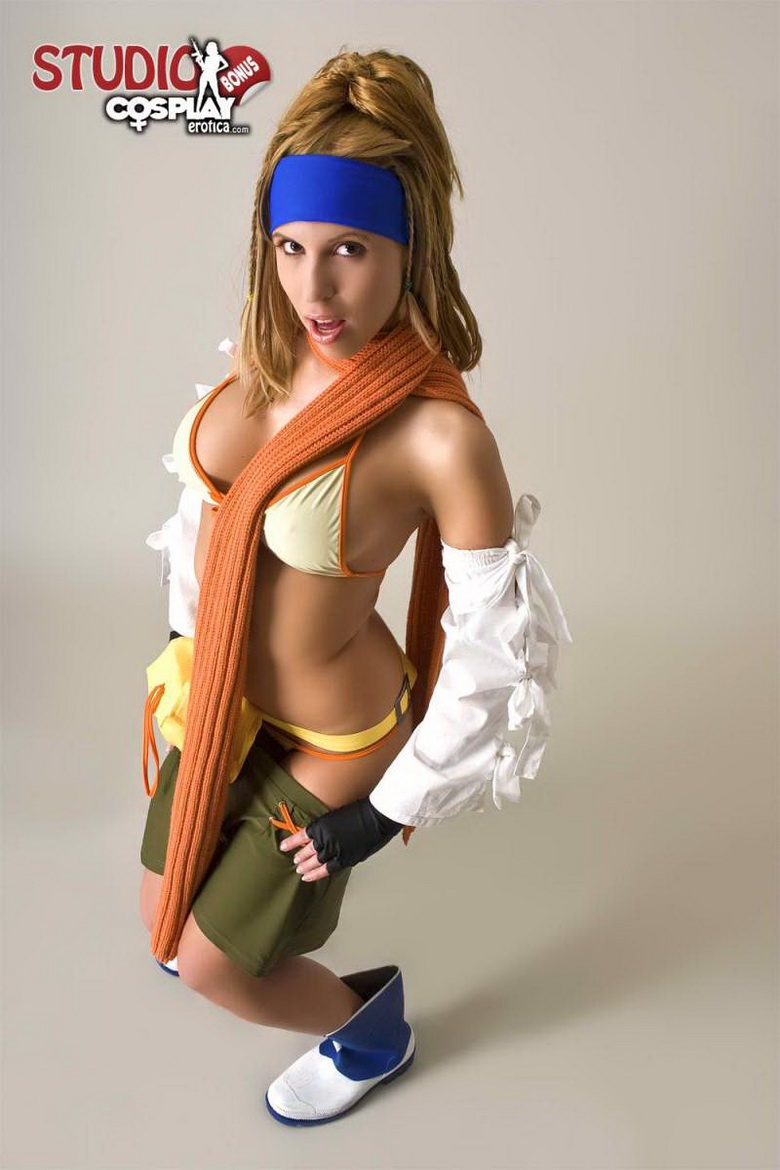 Cosplay babe Analia