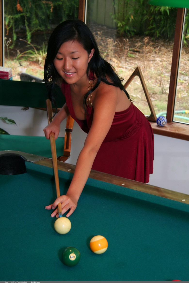 Oriental babe Soo plays snooker