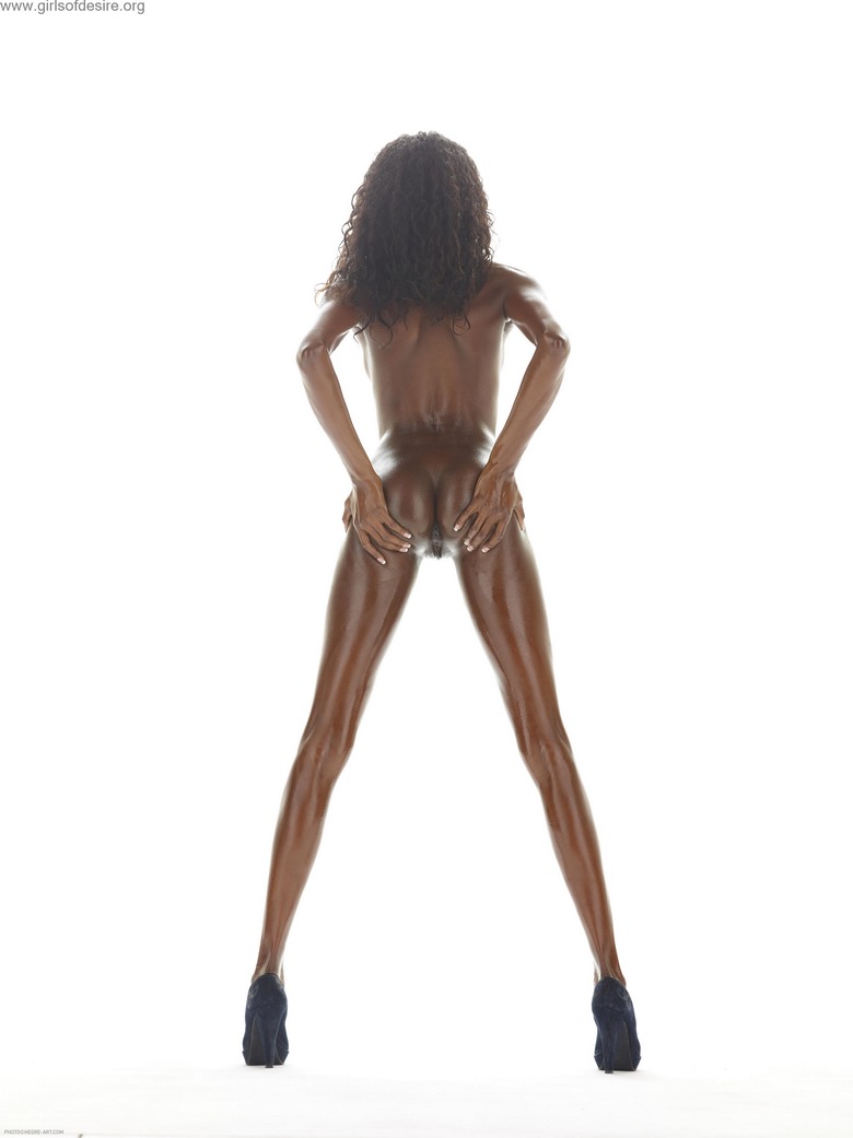 Valerie's perfect oiled & slim body