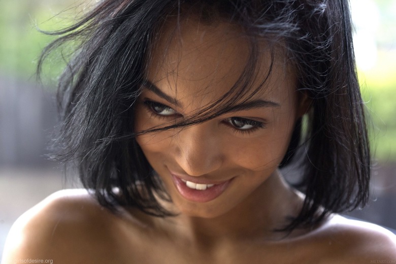 Erotic Noel Monique slowly undressing