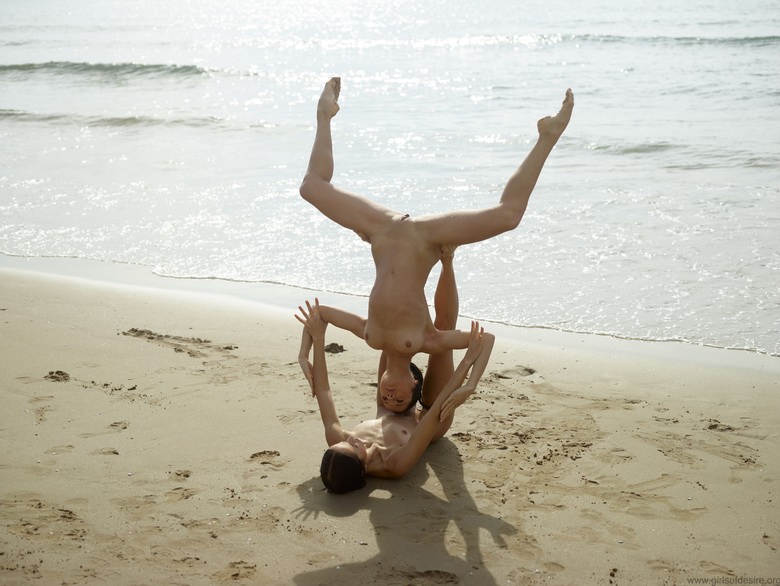 Beach Bodies Julietta & Magdalena