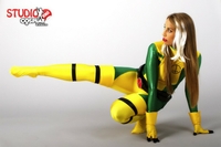 Liuna cosplaying Rogue from X-men