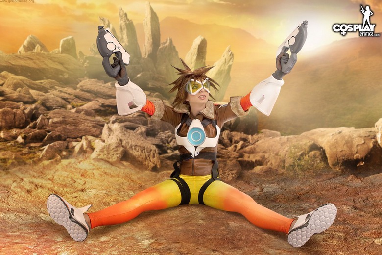 Leyla Cosplaying Teleportation Matrix