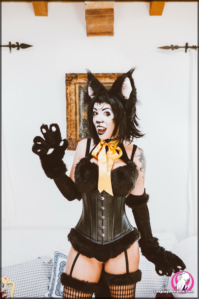 Vivka Cosplaying Moon Kitty