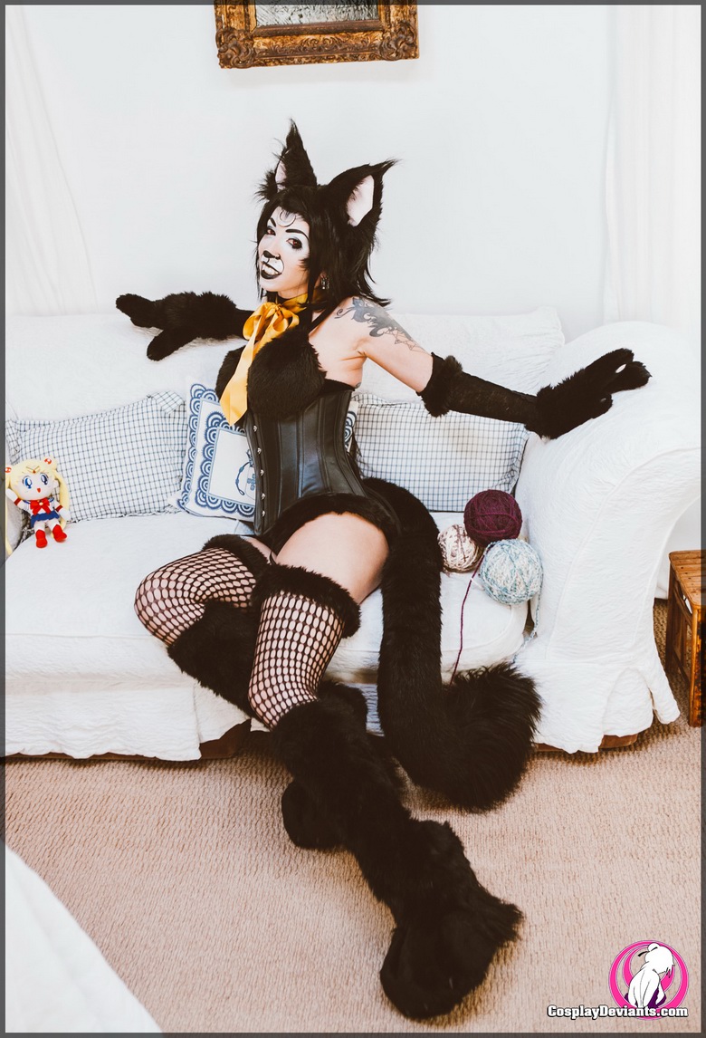 Vivka Cosplaying Moon Kitty
