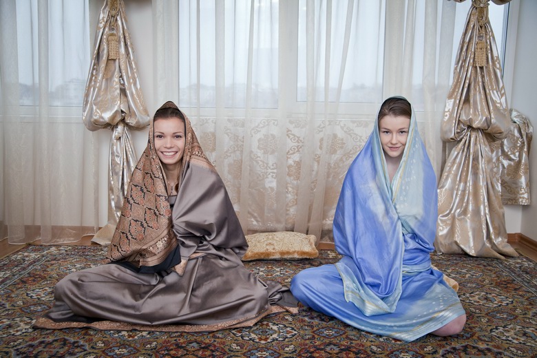 Aruna & Emily Bloom in Levitate