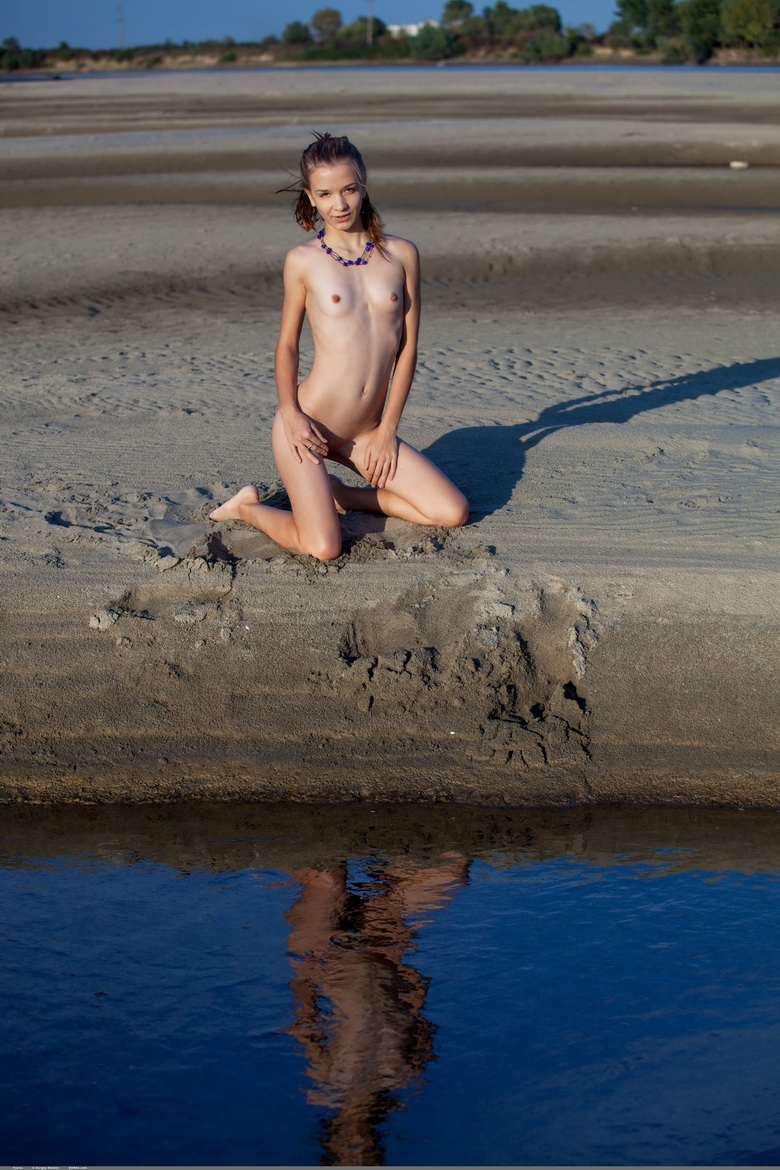 Yayna on sands