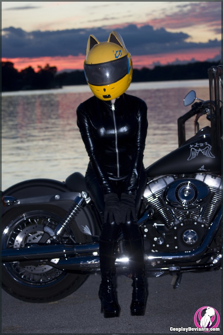 Pepper Cosplaying Black Rider