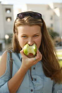 Tatiana Penskaya Likes Them Apples