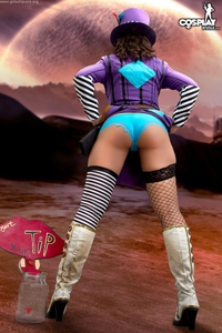 Liuna Cosplaying The Tip Jar
