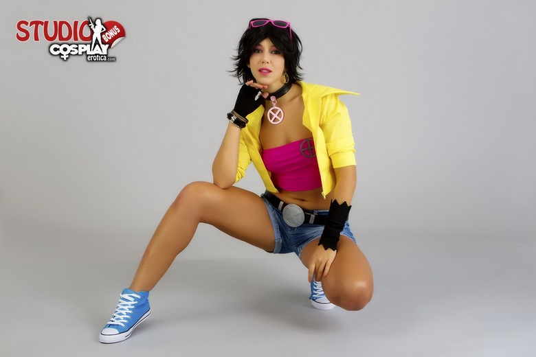 Shelly cosplaying Jubilee