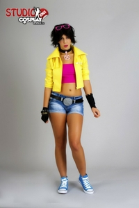 Shelly cosplaying Jubilee