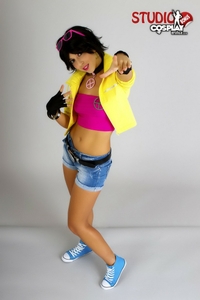 Shelly cosplaying Jubilee