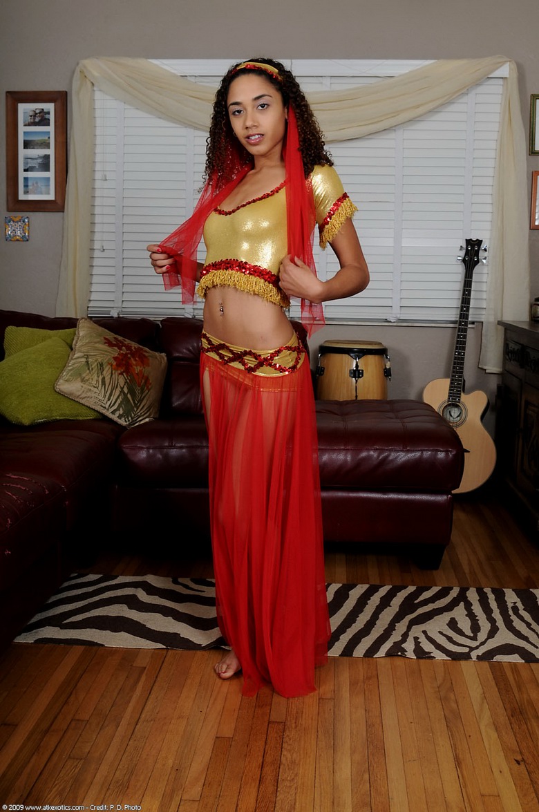 Hot belly dancer Mimi