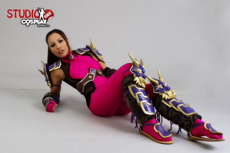 Devorah Cosplaying Soul Calibur