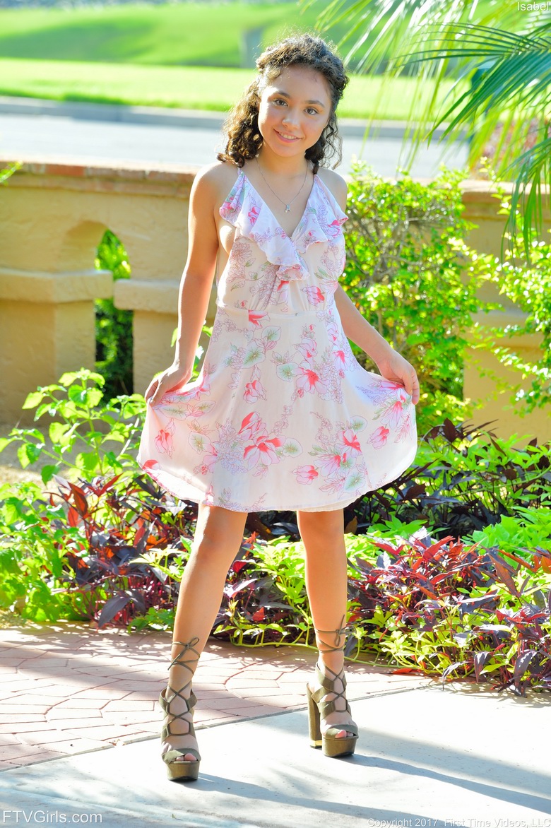 Isabel Shows Her Perky Naturals