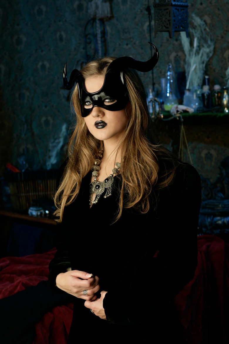 Mia In Dark Lab