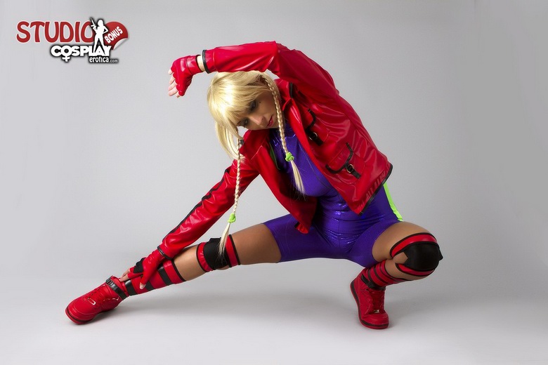 Lana cosplaying Miu