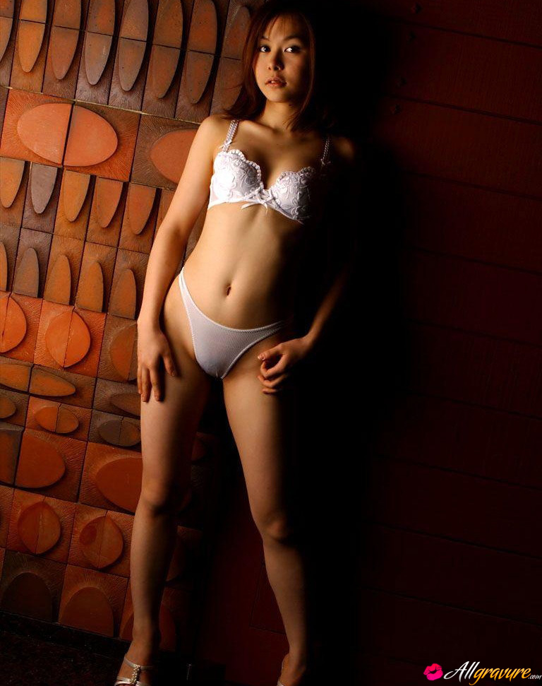 Akane Ono so petite