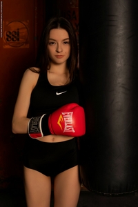 Boxing hottie Paris Stronger