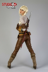Leyla Cosplaying Ciri