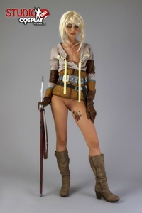 Leyla Cosplaying Ciri