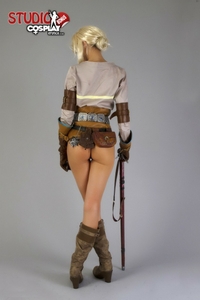 Leyla Cosplaying Ciri