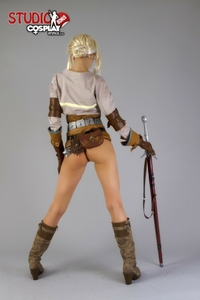 Leyla Cosplaying Ciri